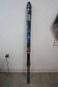 lot 374 image: Elan downhill skis with Salomon bindings