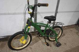 lot 382 image: 16 John Deere kids bike with training wheels, headlight, rack on the back
