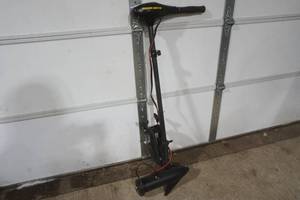 lot 391 image: Minn Kota 50 trolling motor