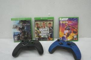 lot 485 image: Xbox games Grand Theft Auto, Monster Hunter
