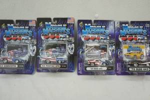 lot 5 image: 2002 Muscle Machines diecast collector cars