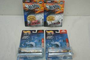 lot 4 image: Hot Wheel racing and Pit Crew diecast autos