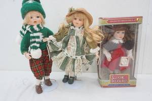 lot 58 image: Porcelain faced collectible dolls, Classic Treasures, 18 dolls