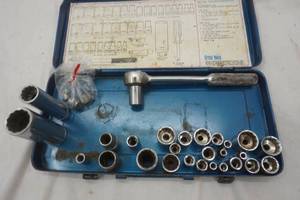 lot 70 image: Socket set
