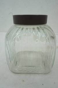 lot 78 image: vintage jar