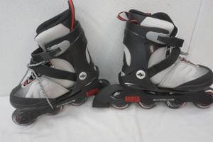 lot 87 image: Raider Rollerblades and carrying bag