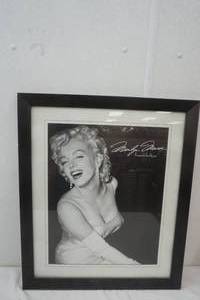 lot 98 image: Marilyn Monroe 26x 22.25