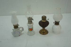 lot 538 image: vintage oil lamps