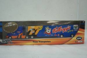lot 556 image: Hot wheels transporter
