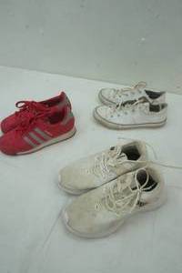 lot 571 image: Tennis shoes