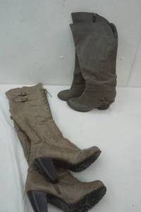 lot 572 image: Ladys  knee high boots