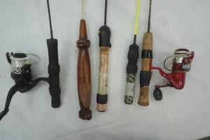 lot 585 image: Ice fishing rods