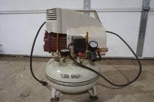 lot 592 image: Tool shop air compressor