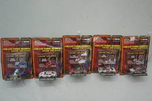 lot 33 image: Racing Champions diecast lot, 164 scale