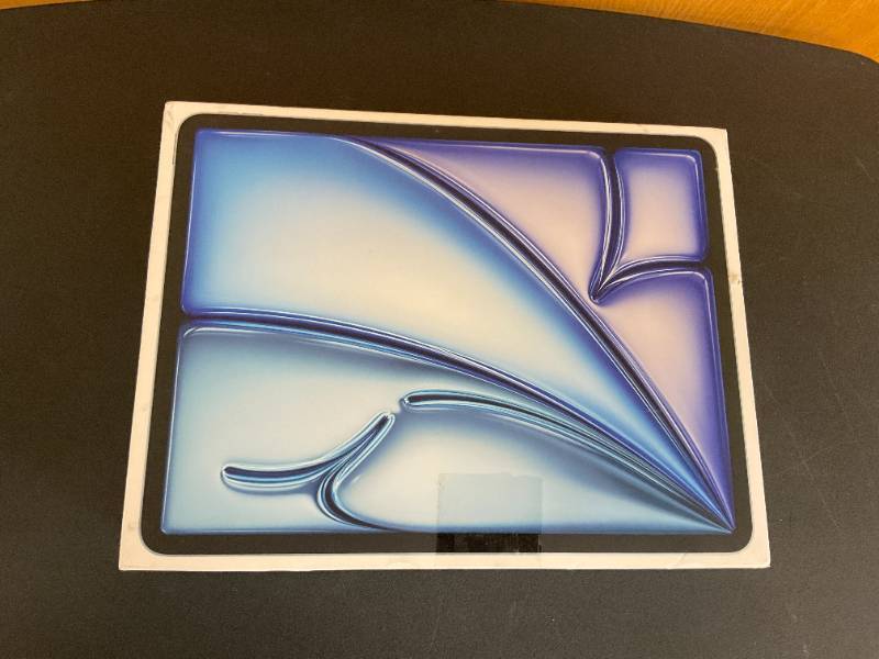 lot 15 image: Apple iPad Air 13-inch (M2)