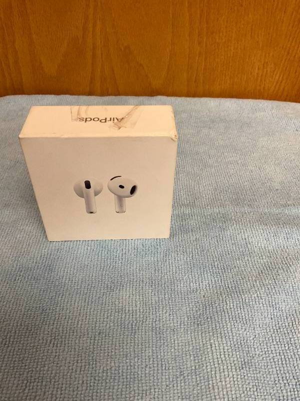 lot 34 image: Apple - AirPods 4 - White