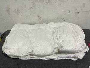 lot 123 image: Goose Feather Comforter King Size, 106 x 90