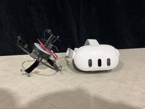 lot 311 image: Meta Quest 3 512GB, The Most Powerful Quest, Ultimate Mixed Reality Experiences Non Working DISPLAY