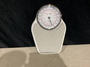 lot 347 image: Salter Pro-Helix Professional Oversized Bathroom Scale with Grey Vinyl Anti-Slip Bath Mat, 400 LB Capacity