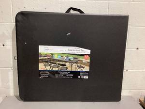 lot 416 image: Mainstays 6 Foot Bi-Fold Plastic Folding Table
