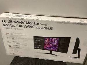 lot 29 image: 34 Curved UltraWide WQHD HDR 10 100Hz Monitor with AMD FreeSync