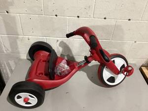 lot 442 image: Radio Flyer, Twist Trike, 2 Tricycles in 1, for Boys and Girls 2-7 Years