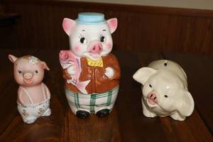 Collectible Vintage Pig Piggy Banks...