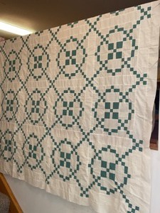 lot 4 image: Large Vintage Solo Sea-Foam Grannies Green Quilt Project with a Great Start