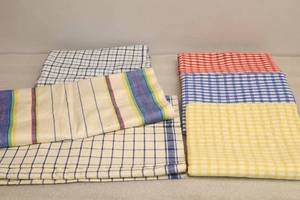 lot 71 image: Bulk Quilting Fabric...Vintage Table Textile Including Ramie, Gingham Etc...
