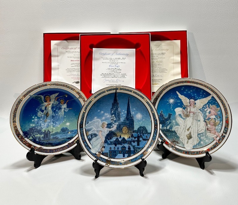 Trio of 1988 ROYAL WINDSOR Limited Edition CHRISTMAS CAROL Plates with COA and Original Box