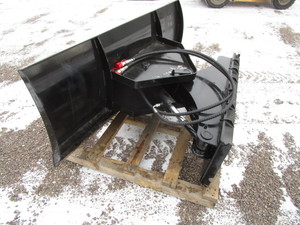 lot 7 image: GIYI Skid Steer 72 Blade