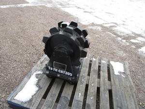 lot 55 image: GIYI Excavator Compaction Wheel 1.75 Pins