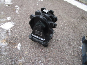 lot 56 image: GIYI Excavator Compaction Wheel 1.75 Pins
