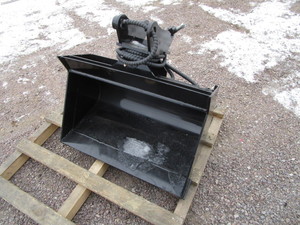 lot 44 image: GIYI 5 ton 36 Tilting Excavator Bucket 1.75 Pins