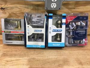 lot 122 image: Lot of 4 - Door Handles