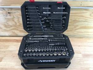 lot 19 image: Husky Large Socket Set