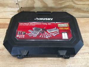 lot 20 image: Husky 194-Piece Mechanics Tool Set