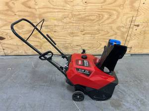 lot 2 image: TORO 18 in. (46 cm) Power Clear 518 ZE Electric Start Gas Snowblower