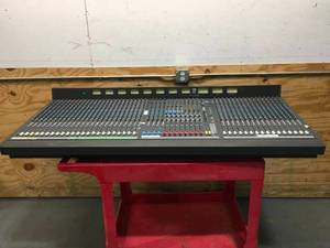 lot 37 image: Soundcraft K2 40 Channel Mixing Console with Power Amp