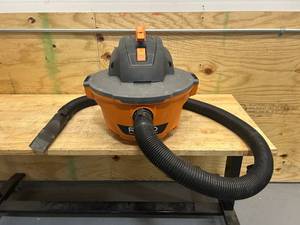 lot 115 image: RIDGID 6 Gallon Shop Vac Model HD06001