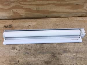 lot 171 image: Shadesu 24 W x 72 L White Window Blinds