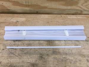 lot 172 image: 22 x 84 Vinyl Mini Blinds