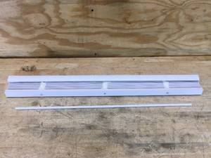 lot 173 image: 34 x 84 Vinyl Mini Blinds