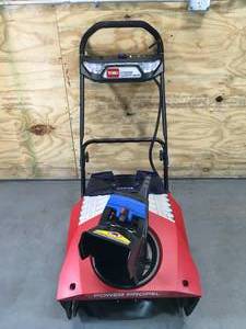 lot 8 image: Toro 21 60V Max Power Clear Self Propelled Snow Blower with 7.5Ah Battery Model # 39921