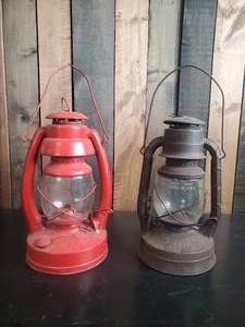lot 3 image: Two Very Nice Vintage Lanterns