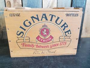 lot 71 image: Wood Signature Stroh Box