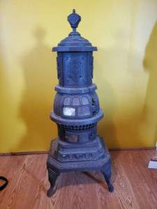 lot 1 image: Fantastic Vintage 45 tall Cast Iron Reward Comstock Stoveworks pot Belly Stove Keokuk Iowa