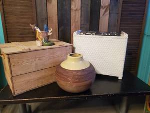 lot 49 image: Mixed Lot Vintage Hamper, Moutain Dew Hillbilly Man and more