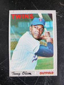 lot 54 image: Twins Tony Oliva Topps Card
