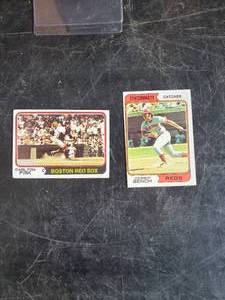 lot 55 image: Topps Carlton Fisk, and Johnny Bench